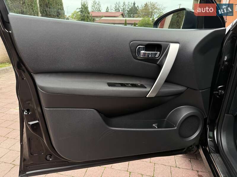 Позашляховик / Кросовер Nissan Qashqai 2010 в Стрию