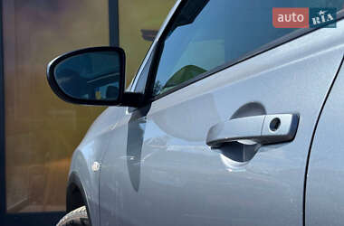 Позашляховик / Кросовер Nissan Qashqai 2013 в 