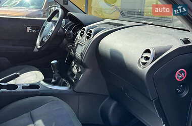 Позашляховик / Кросовер Nissan Qashqai 2013 в 