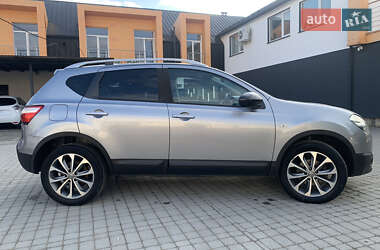 Позашляховик / Кросовер Nissan Qashqai 2010 в 