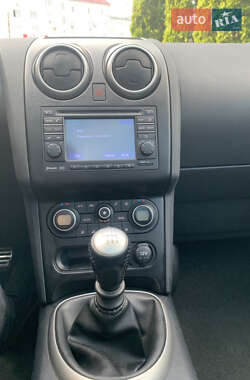 Позашляховик / Кросовер Nissan Qashqai 2010 в 