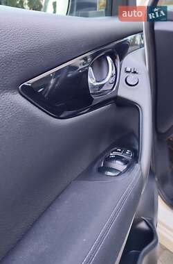 Позашляховик / Кросовер Nissan Qashqai 2014 в 