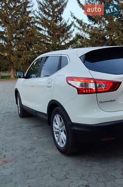 Позашляховик / Кросовер Nissan Qashqai 2014 в 