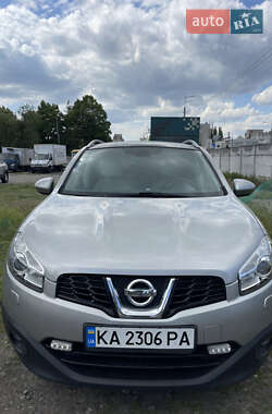Внедорожник / Кроссовер Nissan Qashqai 2012 в 