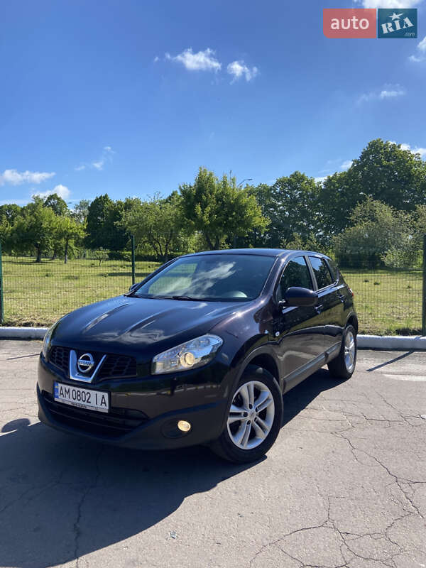 Внедорожник / Кроссовер Nissan Qashqai 2012 в 