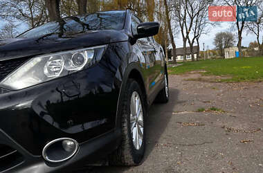 Внедорожник / Кроссовер Nissan Qashqai 2015 в 