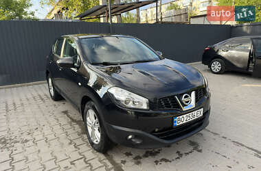 Позашляховик / Кросовер Nissan Qashqai 2011 в 