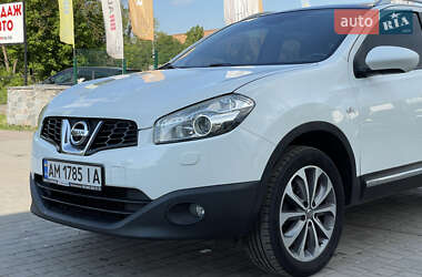 Внедорожник / Кроссовер Nissan Qashqai 2012 в 