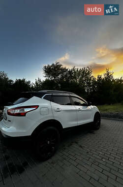 Внедорожник / Кроссовер Nissan Qashqai 2014 в 