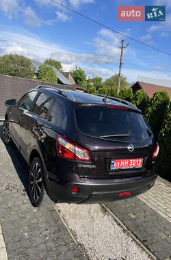 Внедорожник / Кроссовер Nissan Qashqai 2012 в 