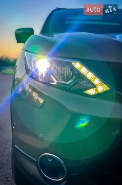 Позашляховик / Кросовер Nissan Qashqai 2014 в 