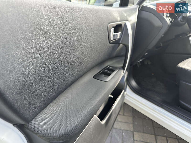 Позашляховик / Кросовер Nissan Qashqai 2013 в Самборі