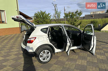Позашляховик / Кросовер Nissan Qashqai 2013 в 