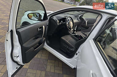 Позашляховик / Кросовер Nissan Qashqai 2013 в 