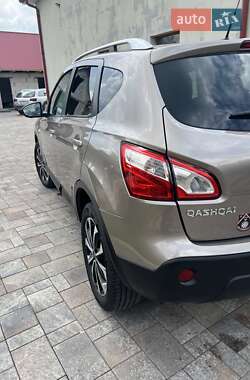 Внедорожник / Кроссовер Nissan Qashqai 2012 в 