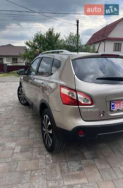 Внедорожник / Кроссовер Nissan Qashqai 2012 в 