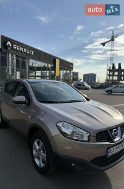 Внедорожник / Кроссовер Nissan Qashqai 2013 в 
