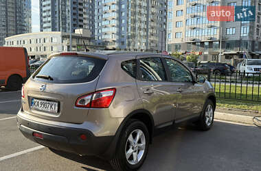 Внедорожник / Кроссовер Nissan Qashqai 2013 в 