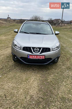 Внедорожник / Кроссовер Nissan Qashqai 2012 в 