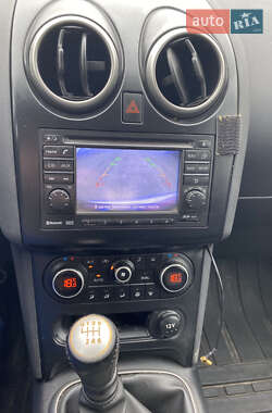 Внедорожник / Кроссовер Nissan Qashqai 2012 в 
