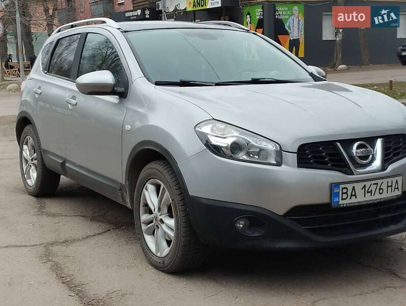 Внедорожник / Кроссовер Nissan Qashqai 2010 в Каменском