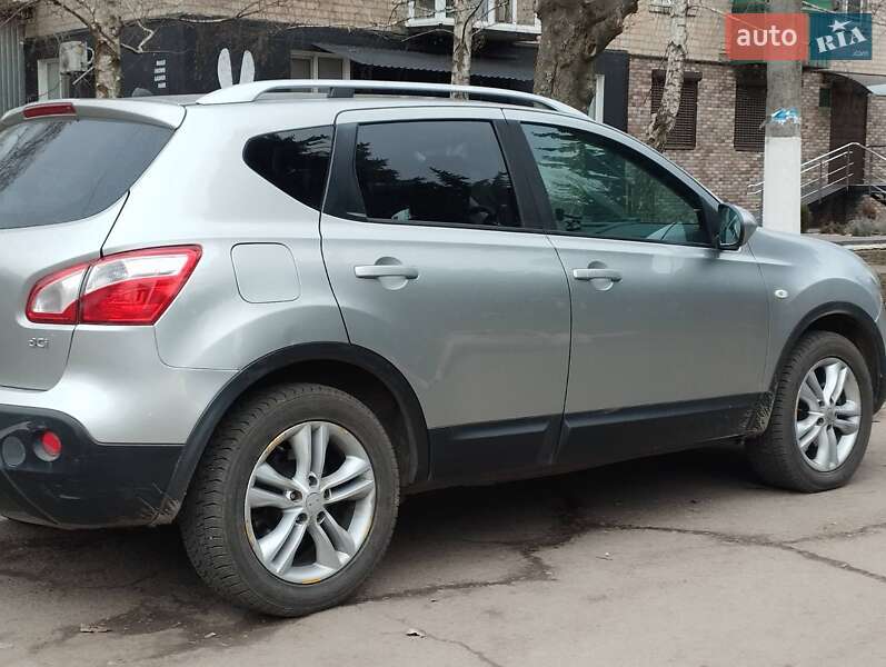 Внедорожник / Кроссовер Nissan Qashqai 2010 в Каменском