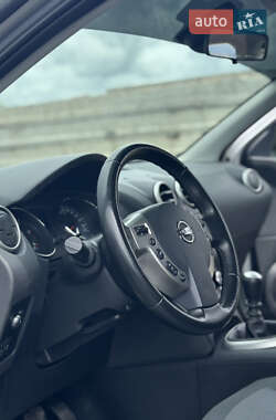 Позашляховик / Кросовер Nissan Qashqai 2010 в 