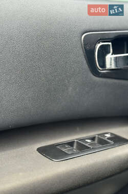 Позашляховик / Кросовер Nissan Qashqai 2010 в 