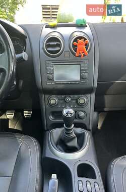 Внедорожник / Кроссовер Nissan Qashqai 2010 в 