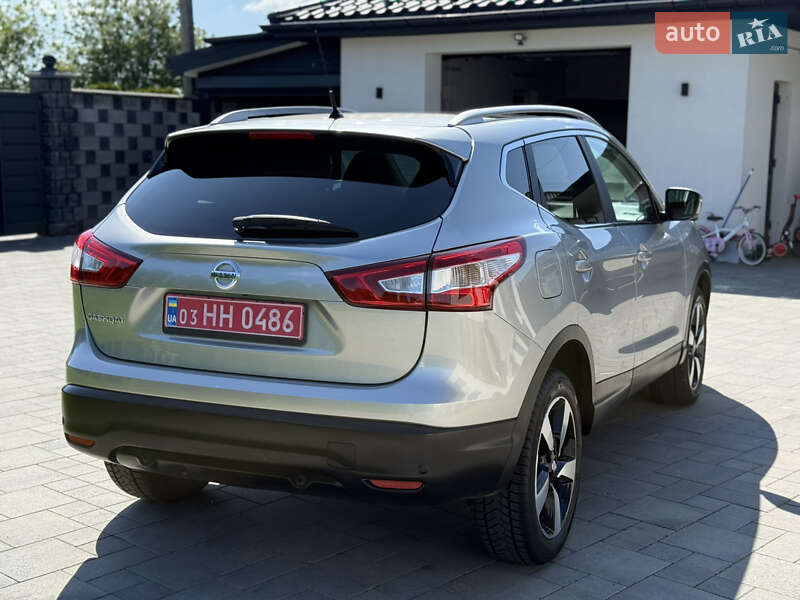 Позашляховик / Кросовер Nissan Qashqai 2016 в Рівному