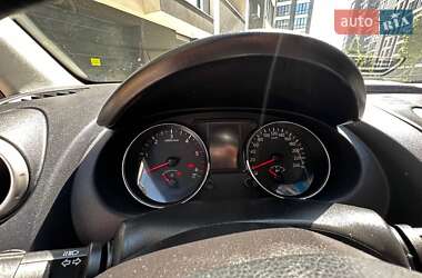 Позашляховик / Кросовер Nissan Qashqai 2012 в 