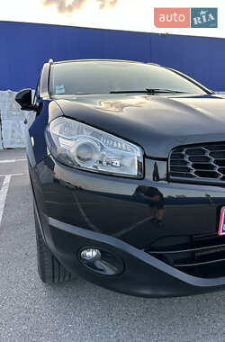 Позашляховик / Кросовер Nissan Qashqai 2013 в 