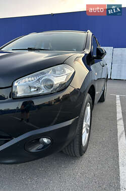 Позашляховик / Кросовер Nissan Qashqai 2013 в 