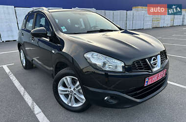 Позашляховик / Кросовер Nissan Qashqai 2013 в 
