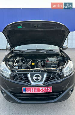 Позашляховик / Кросовер Nissan Qashqai 2013 в 