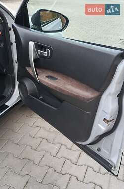 Внедорожник / Кроссовер Nissan Qashqai 2009 в 