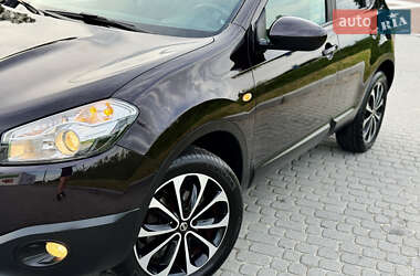 Внедорожник / Кроссовер Nissan Qashqai 2012 в 
