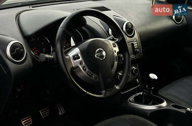 Внедорожник / Кроссовер Nissan Qashqai 2012 в 