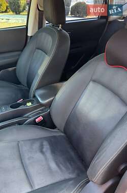 Внедорожник / Кроссовер Nissan Qashqai 2012 в 