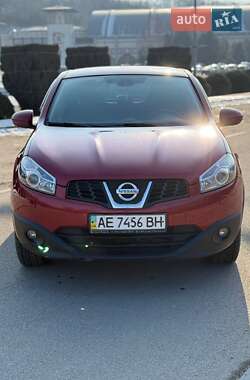 Внедорожник / Кроссовер Nissan Qashqai 2012 в 