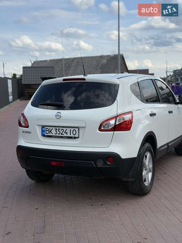 Внедорожник / Кроссовер Nissan Qashqai 2013 в Сарнах