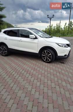 Внедорожник / Кроссовер Nissan Qashqai 2014 в 