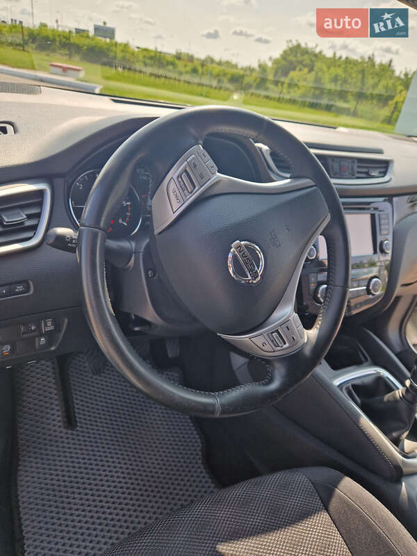 Внедорожник / Кроссовер Nissan Qashqai 2015 в Ровно
