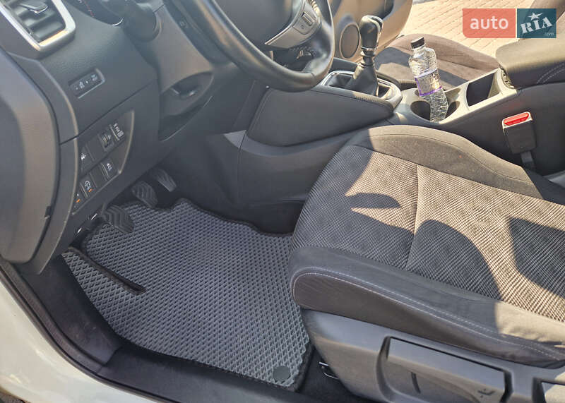 Внедорожник / Кроссовер Nissan Qashqai 2015 в Ровно
