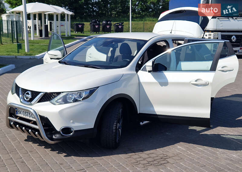 Внедорожник / Кроссовер Nissan Qashqai 2015 в Ровно
