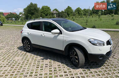 Внедорожник / Кроссовер Nissan Qashqai 2012 в 