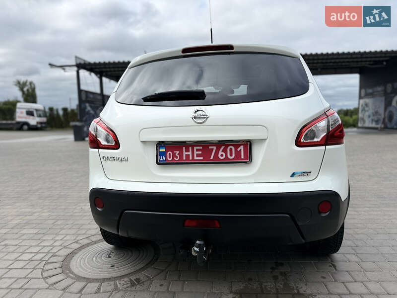 Позашляховик / Кросовер Nissan Qashqai 2011 в Звенигородці