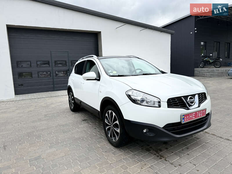 Позашляховик / Кросовер Nissan Qashqai 2011 в Звенигородці