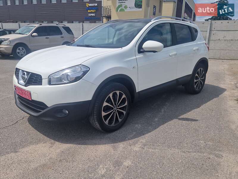 Внедорожник / Кроссовер Nissan Qashqai 2012 в 