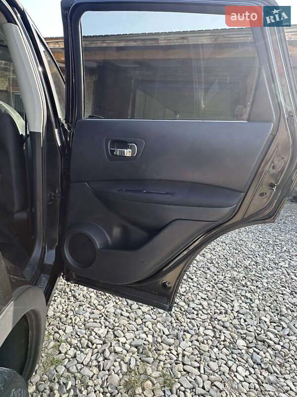 Позашляховик / Кросовер Nissan Qashqai 2011 в Косові